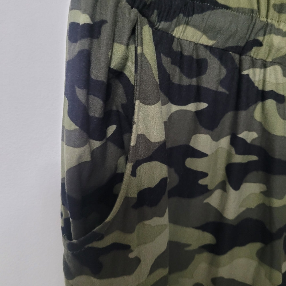 Camoflouge Short Sleeve Romper - Picture 4 of 6